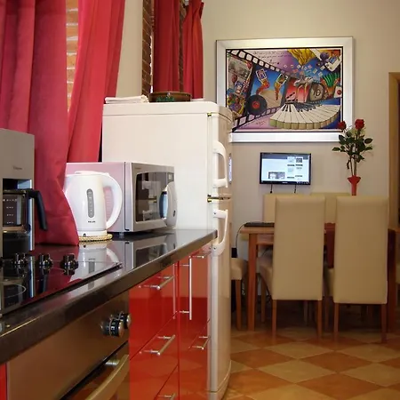 Artistic Daire Split