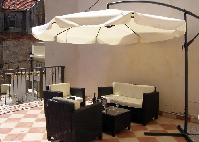 Artistic Apartment Split