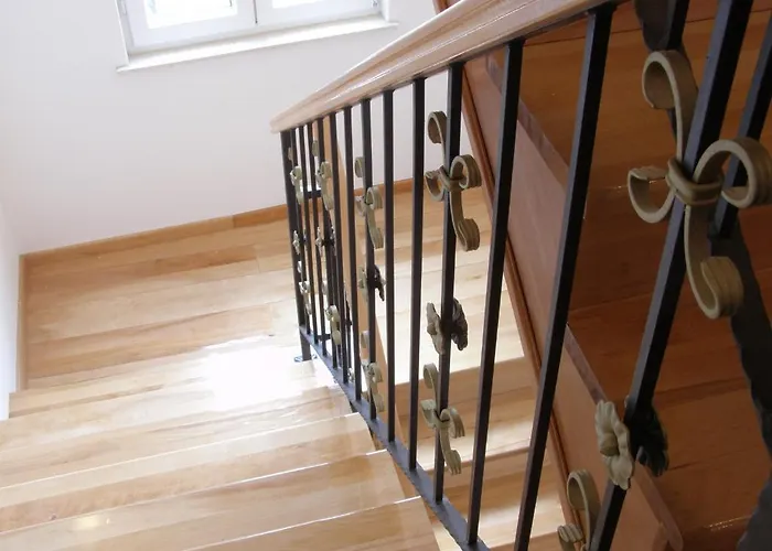 Apartment Artistic Split