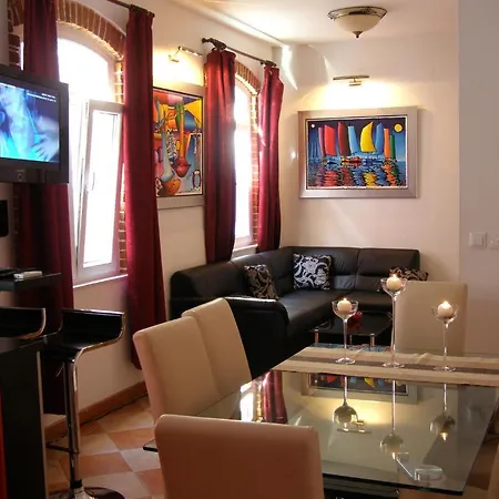 Artistic Apartment *